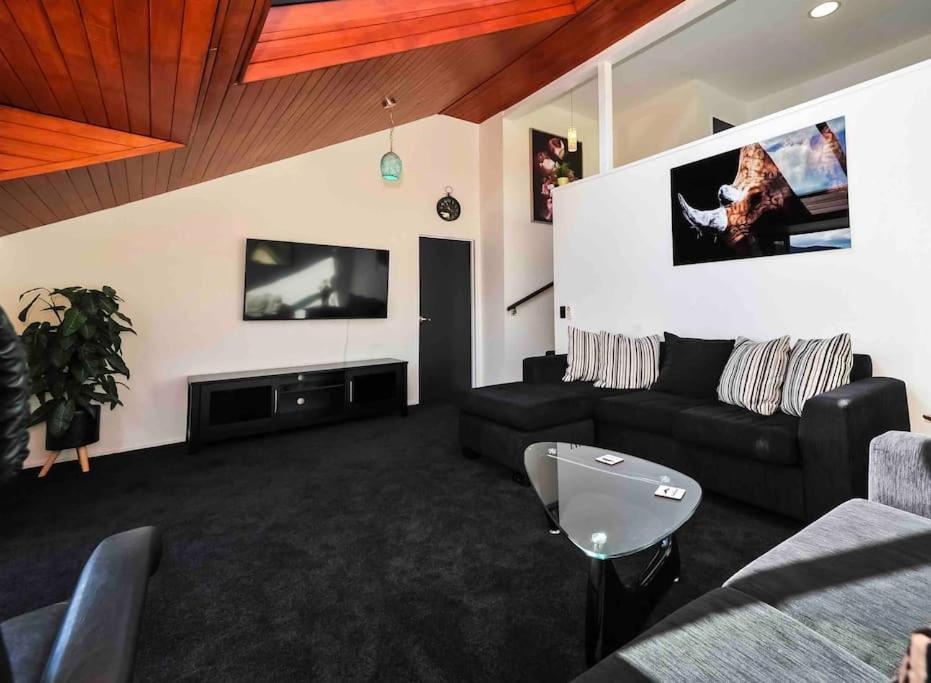 Stunning Home With Amazing Wakatipu Lake Views Queenstown Buitenkant foto